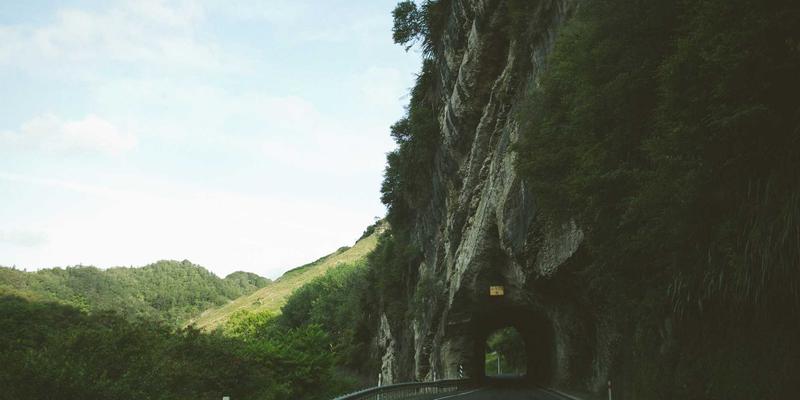 重庆高端车钥匙定制：材质、工艺与24小时开锁服务全解析